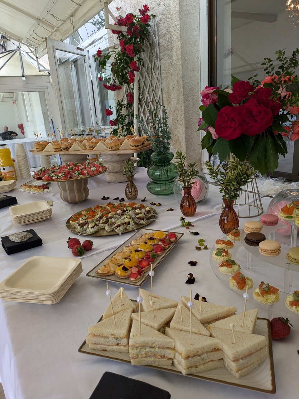 Mise en place buffet halal sous chapiteau